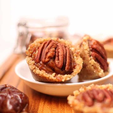 Raw pecan pie tartlets