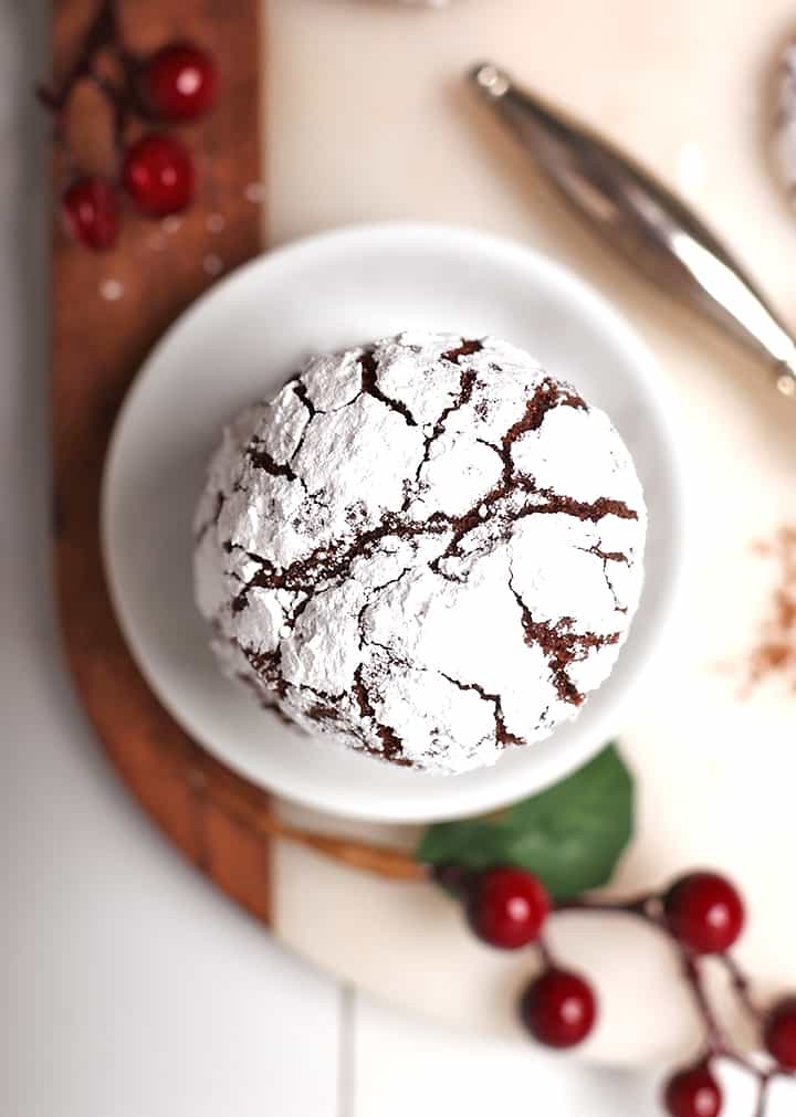 Vegan chocolate crinkle cookies