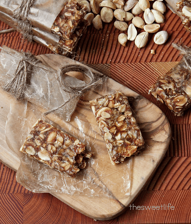 VEGAN HIKING RECIPES! Looking for some snack ideas for your next hiking adventure? Check out this recipe roundup! #vegan #hiking #veganonthetrail #food #recipes