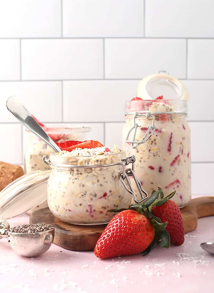 Vegan Strawberry Overnight Oats