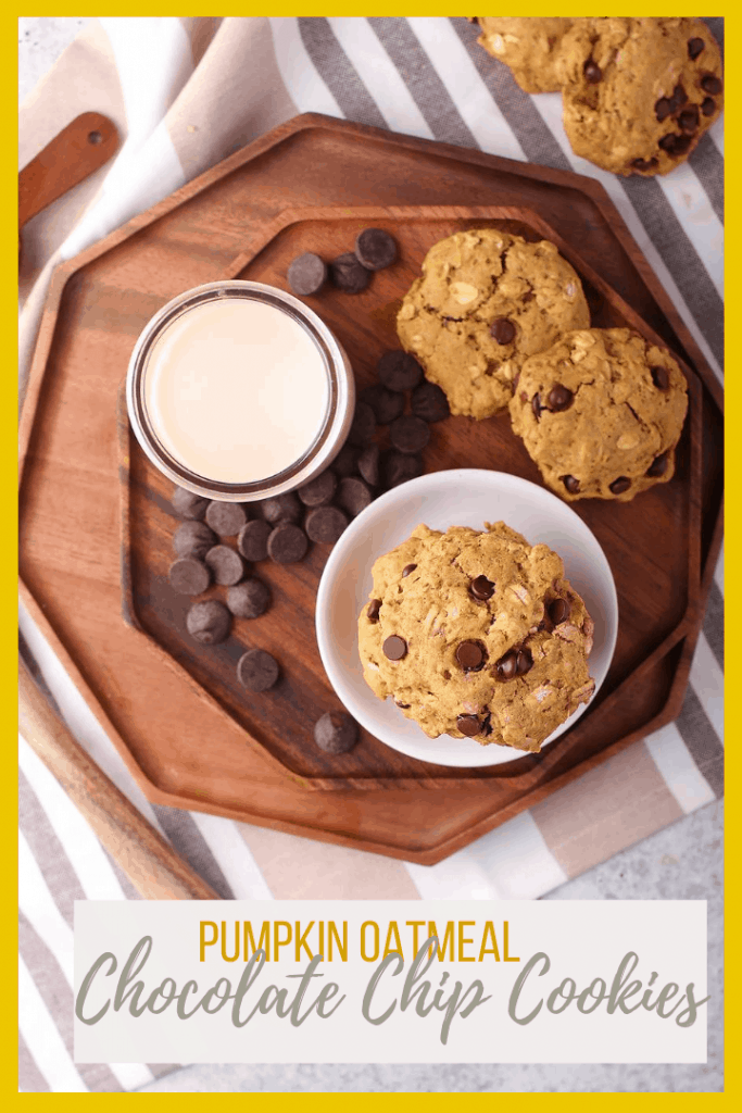 A fall classic: sweet and soft pumpkin chocolate chip cookies with oatmeal flavored with autumn spices and dark chocolate chunks for a sweet treat everyone will enjoy.