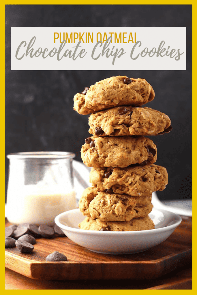 A fall classic: sweet and soft pumpkin chocolate chip cookies with oatmeal flavored with autumn spices and dark chocolate chunks for a sweet treat everyone will enjoy.