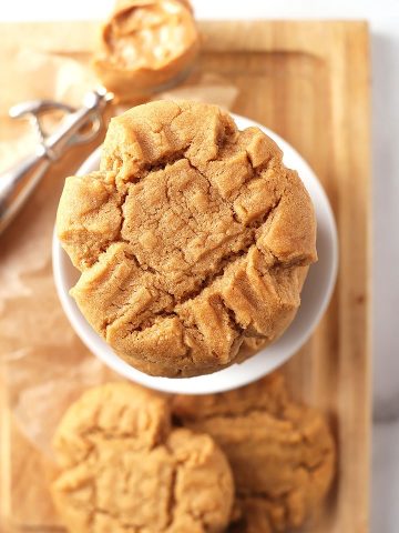 Finished cookie on wooden platter