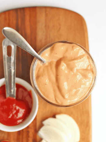 Vegan Russian Dressing in a Mason Jar with a spoon