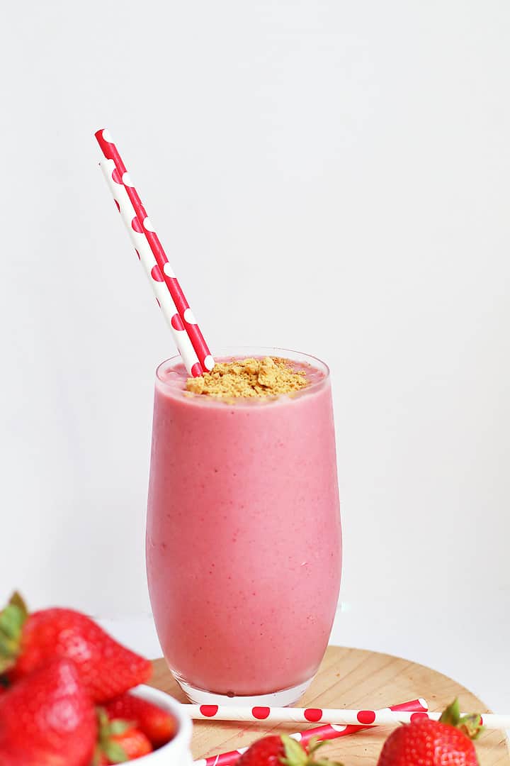 Finished smoothie in a large glass with a red straw