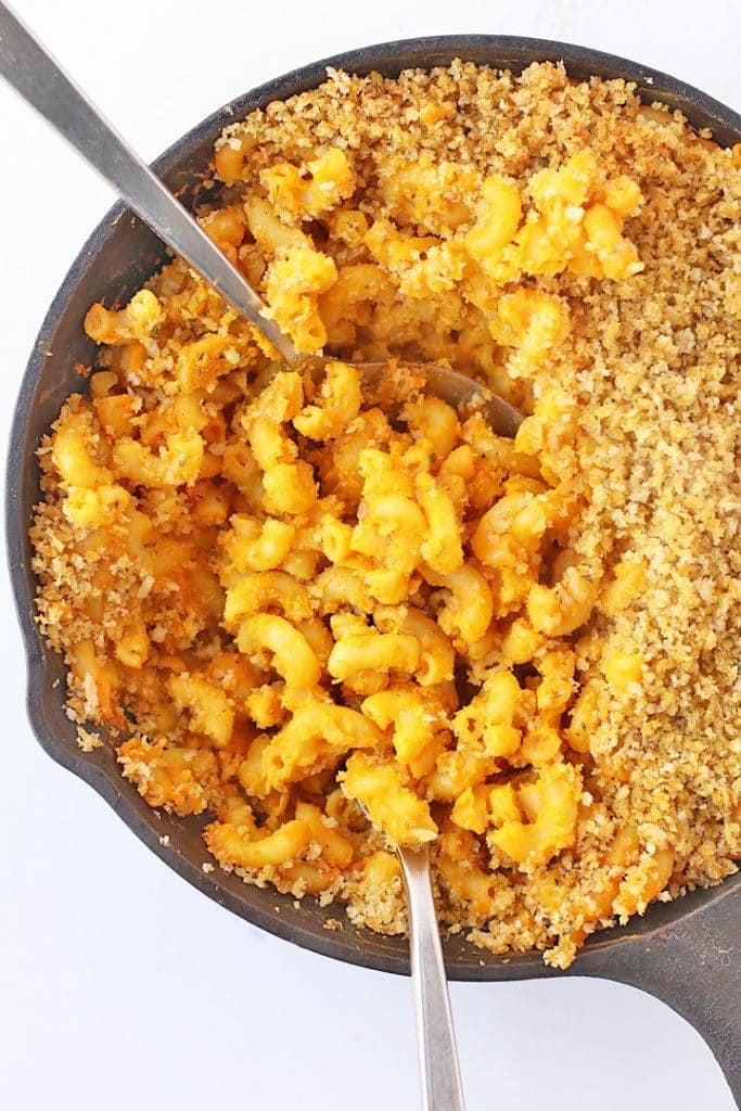 Baked Macaroni and Cheese in a cast iron skillet