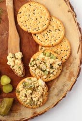 Vegan tuna salad on round crackers