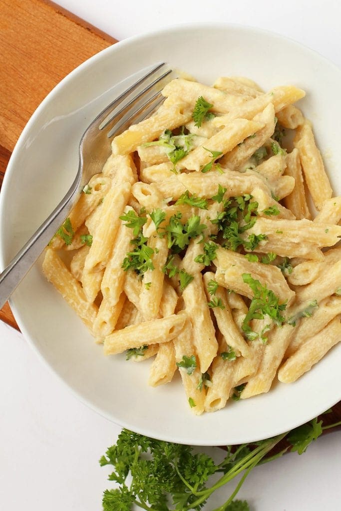 Skinny Creamy Garlic Sauce with Penne Pasta
