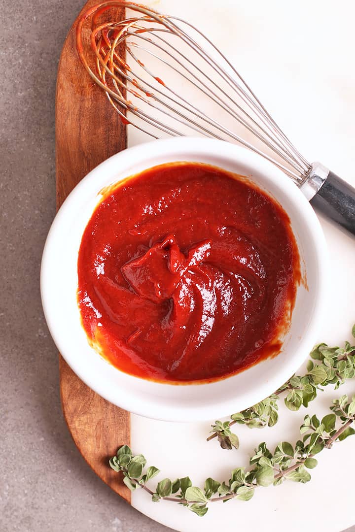 Ketchup Maple Sauce in a white bowl