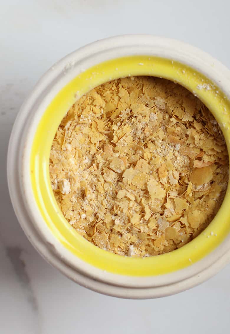 Large flake nutritional yeast