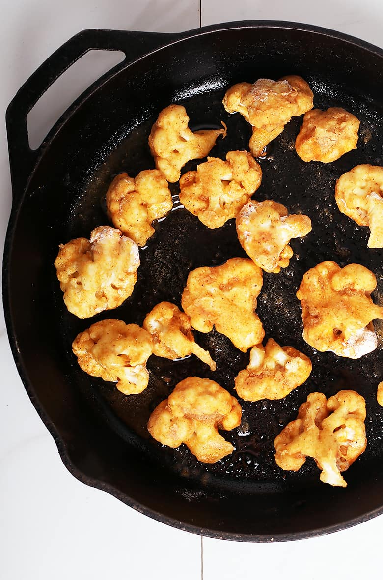 Baked cauliflower florets in skillet