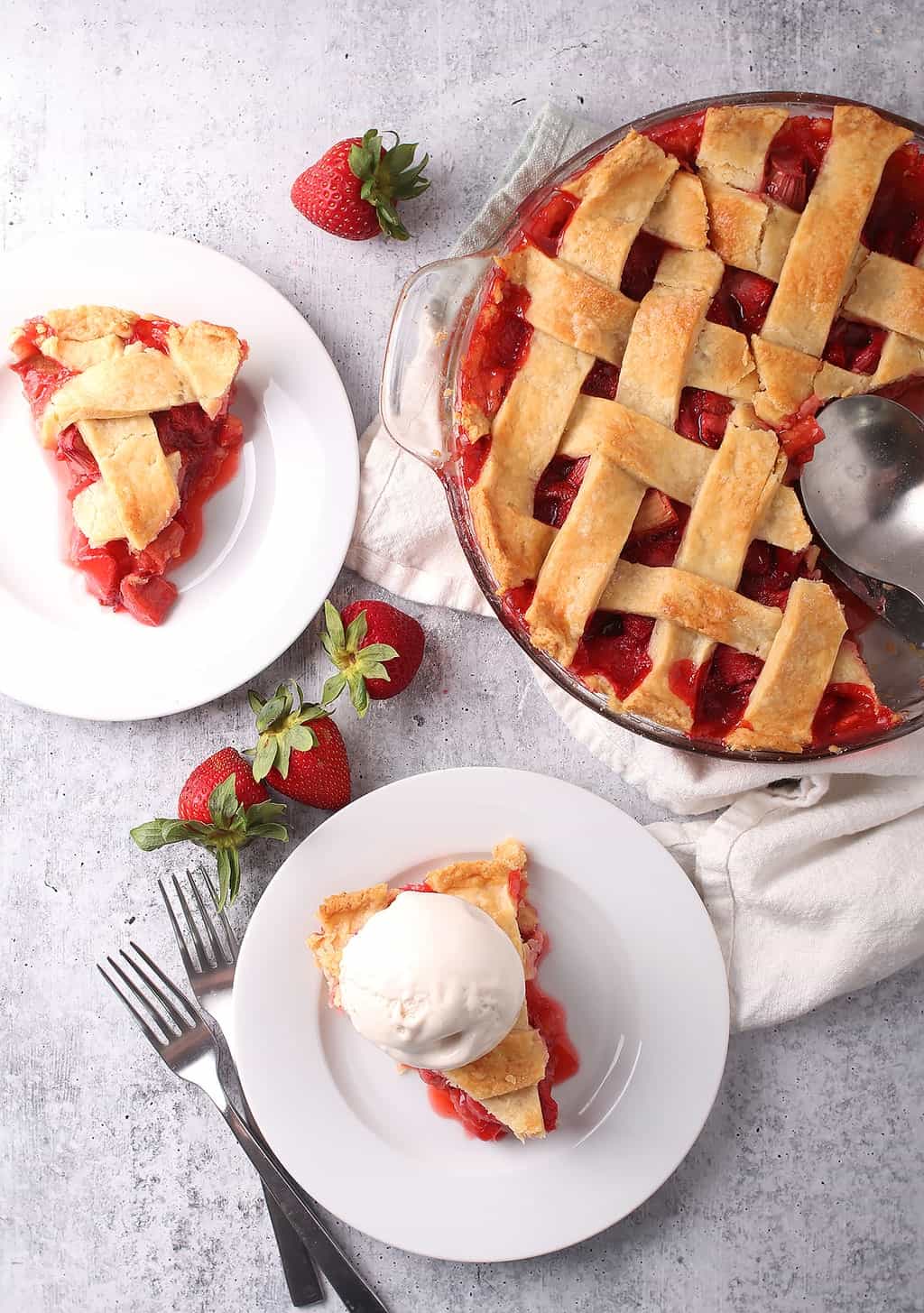 Two slices of finished pie on two white plates