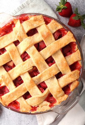 Vegan Strawberry Rhubarb Pie