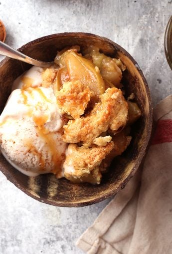 Classic Vegan Apple Cobbler