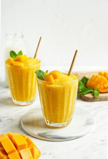 Mango Smoothie (6 Ingredients!)