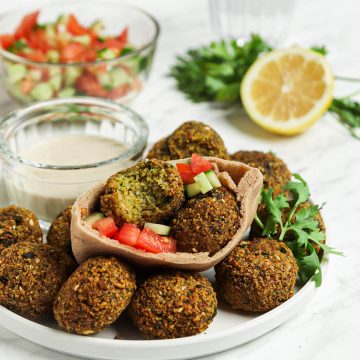 falafel in pita bread with tomato and cucumber