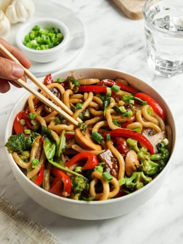 yaki udon with vegetables in bowl