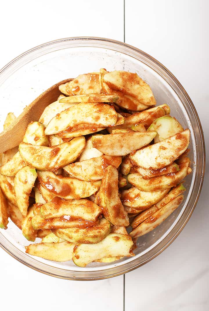 Apple Pie Filling in bowl